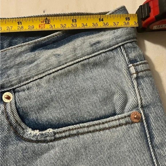 We the Free patch jean short with raw hem button fly size 25 - Picture 5 of 8